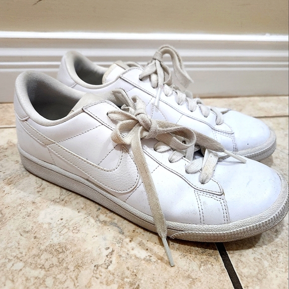 Nike White Low Sneakers - Picture 1 of 2
